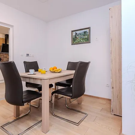 Feriehus House Loncar Vir