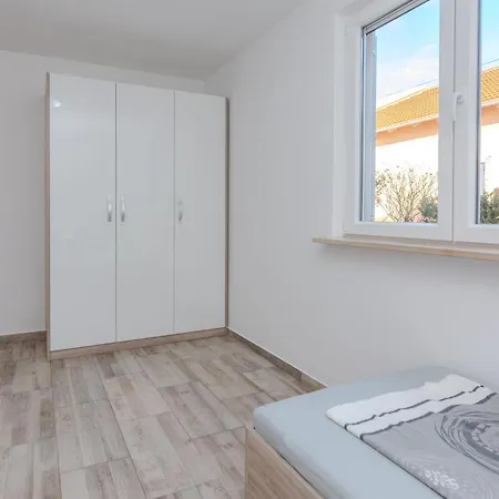 House Loncar Feriehus Vir