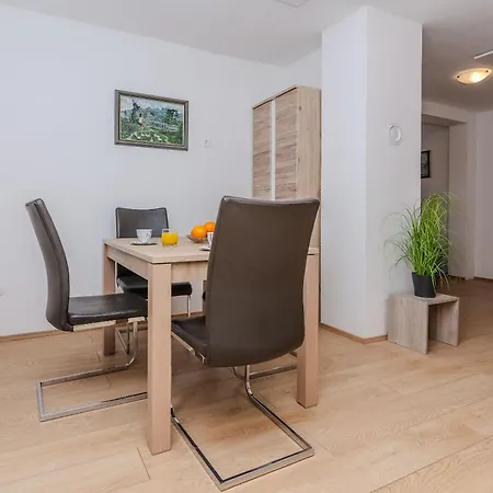 Feriehus House Loncar *