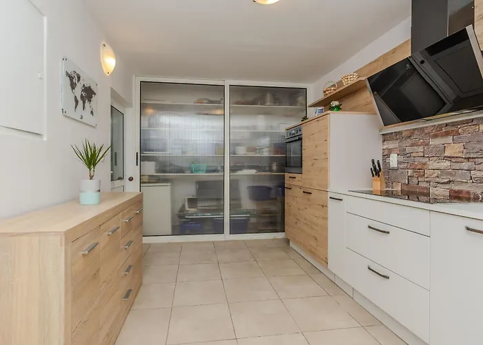 House Loncar Ferienhaus Vir