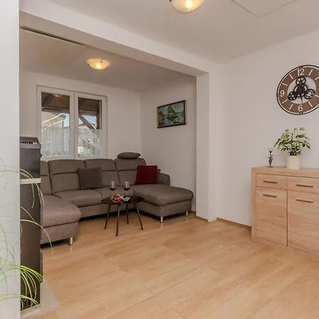 House Loncar Holiday home